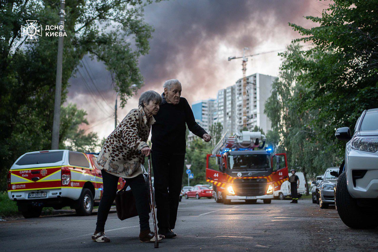 У Святошинському та Солом’янському районах Києва відкрили штаби допомоги постраждалим від атаки 4 липня У Святошинському та Солом’янському районах Києва відкрили штаби допомоги постраждалим від атаки 4 липня