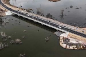 Пішохідний міст на Гостомельському шосе за 1,1 млн гривень готують до ремонту