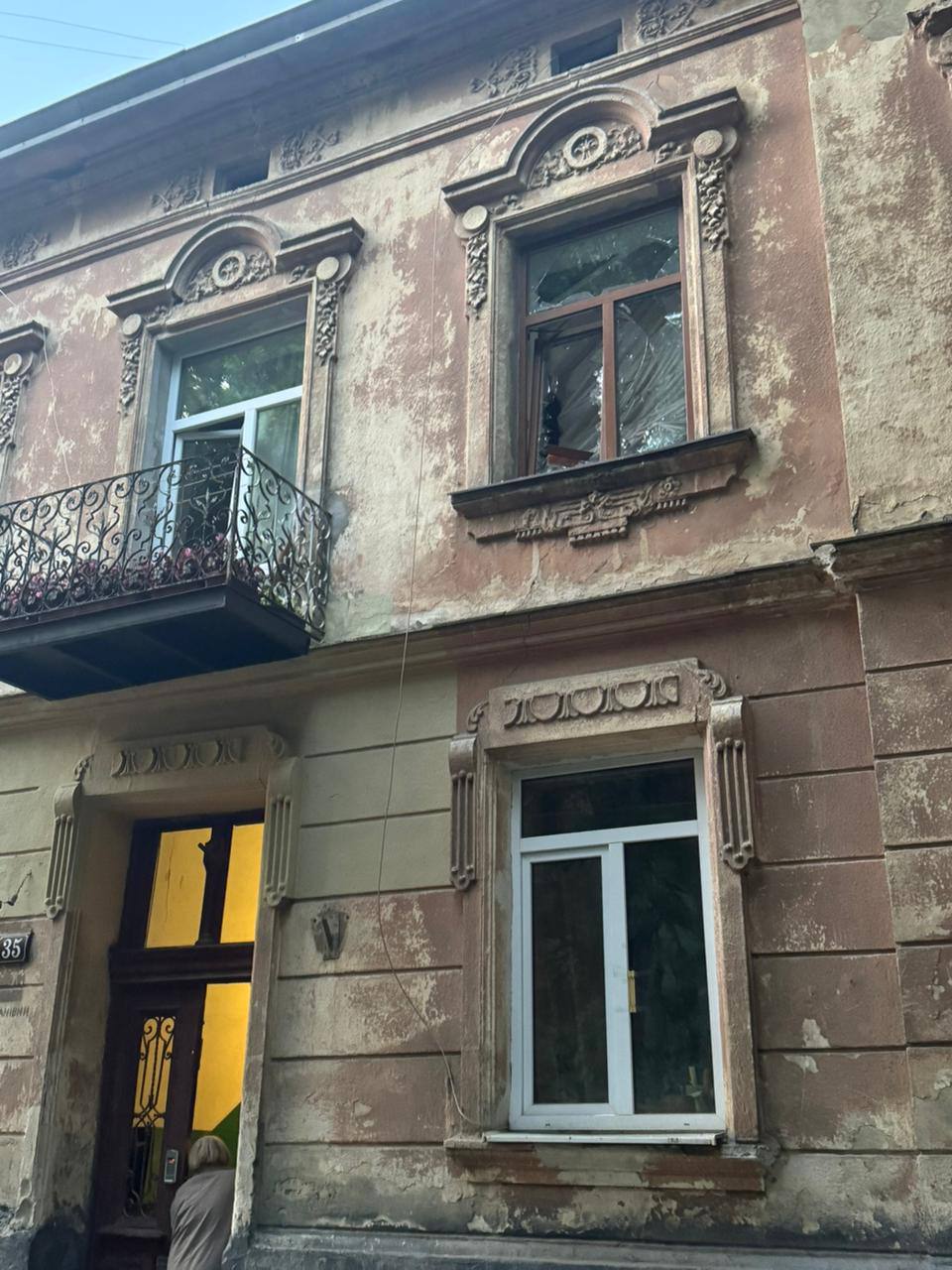 Унаслідок російських ударів є вбиті у Чернівцях, руйнування у Львові, Луцьку та Харкові