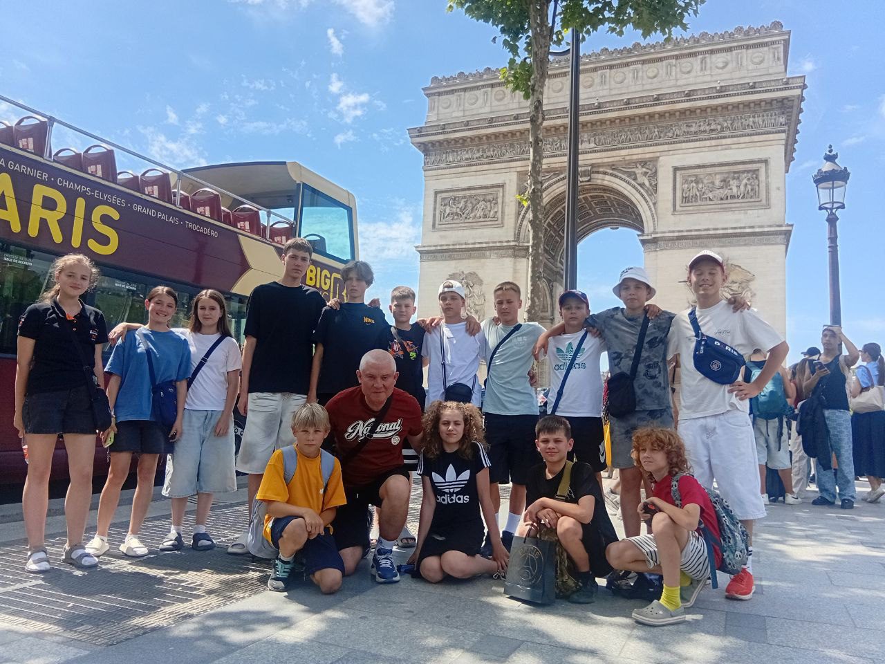 Броварські футболісти взяли участь у юнацькому турнірі в місті-побратимі Фонтене-су-Буа Броварські футболісти взяли участь у юнацькому турнірі в місті-побратимі Фонтене-су-Буа