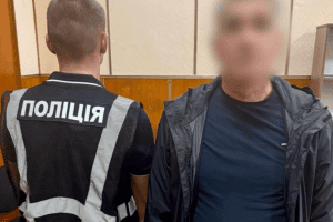 Столичні поліцейські затримали таксиста, який вдарив співачку Тоню Матвієнко Столичні поліцейські затримали таксиста, який вдарив співачку Тоню Матвієнко
