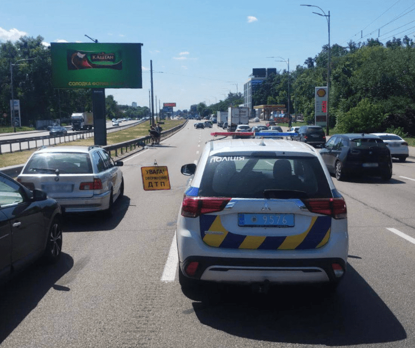 У Києві на Кільцевій дорозі внаслідок зіткнення з BMW загинув мотоцикліст У Києві на Кільцевій дорозі внаслідок зіткнення з BMW загинув мотоцикліст