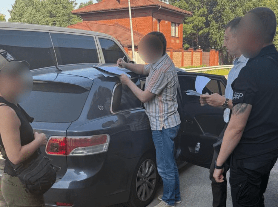 Екссекретарю Київради повідомили про підозру в сприянні ухилянню від військової служби Екссекретарю Київради повідомили про підозру в сприянні ухилянню від військової служби