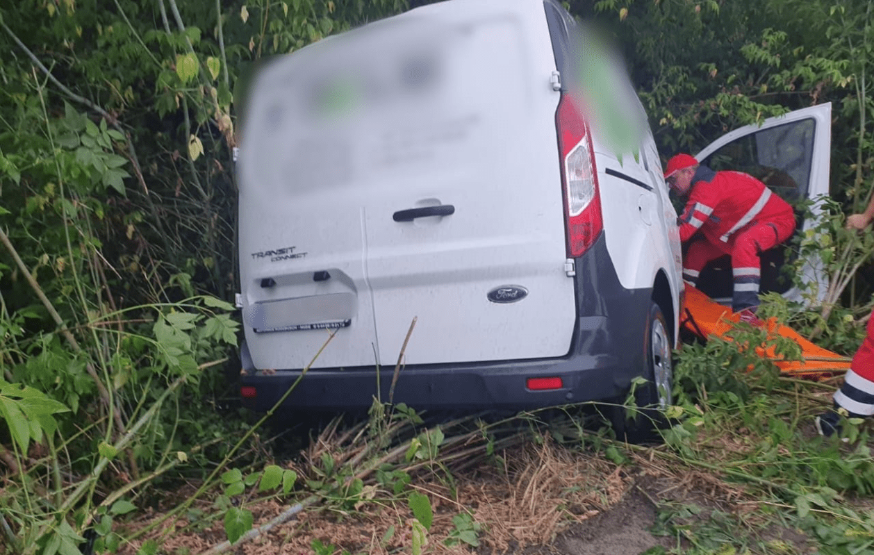 В Узині мікроавтобус зіткнувся з вантажівкою та легковиком: дві людини загинули, одна особа у лікарні