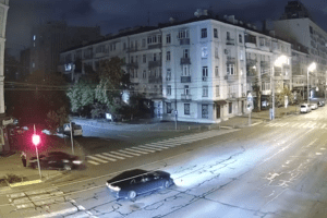 У Києві працівник прокуратури на авто збив жінку на тротуарі та втік, його затримали (відео) У Києві працівник прокуратури на авто збив жінку на тротуарі та втік, його затримали (відео)