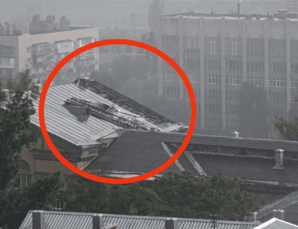 У столиці через шквальний вітер впав будівельний кран (фото, відео)