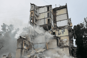 Кількість загиблих внаслідок атаки рф на Київ збільшилась до 8, поранення отримали 64 людини