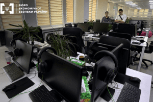 У Києві викрило мережу кол-центрів, які ошукували іноземців