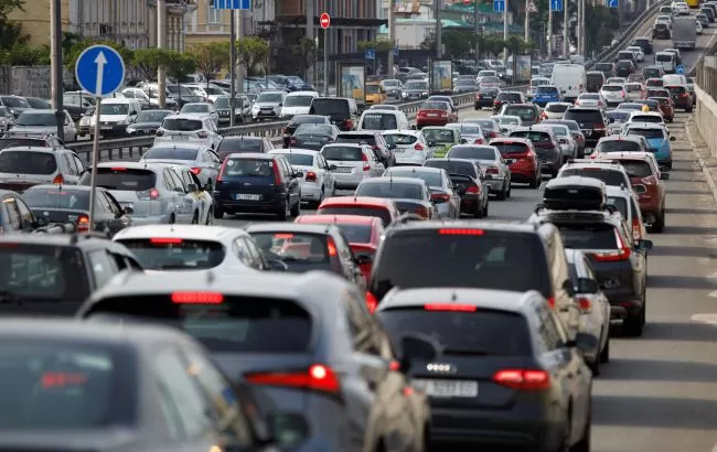 Завтра, 12 липня, у столиці частково обмежать рух транспорту на перетині вулиць Теліги, Іллєнка та Щусєва