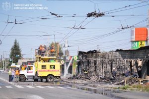 Три людини загинули, біля двох десятків поранено внаслідок ракетного удару по Запоріжжю Три людини загинули, біля двох десятків поранено внаслідок ракетного удару по Запоріжжю