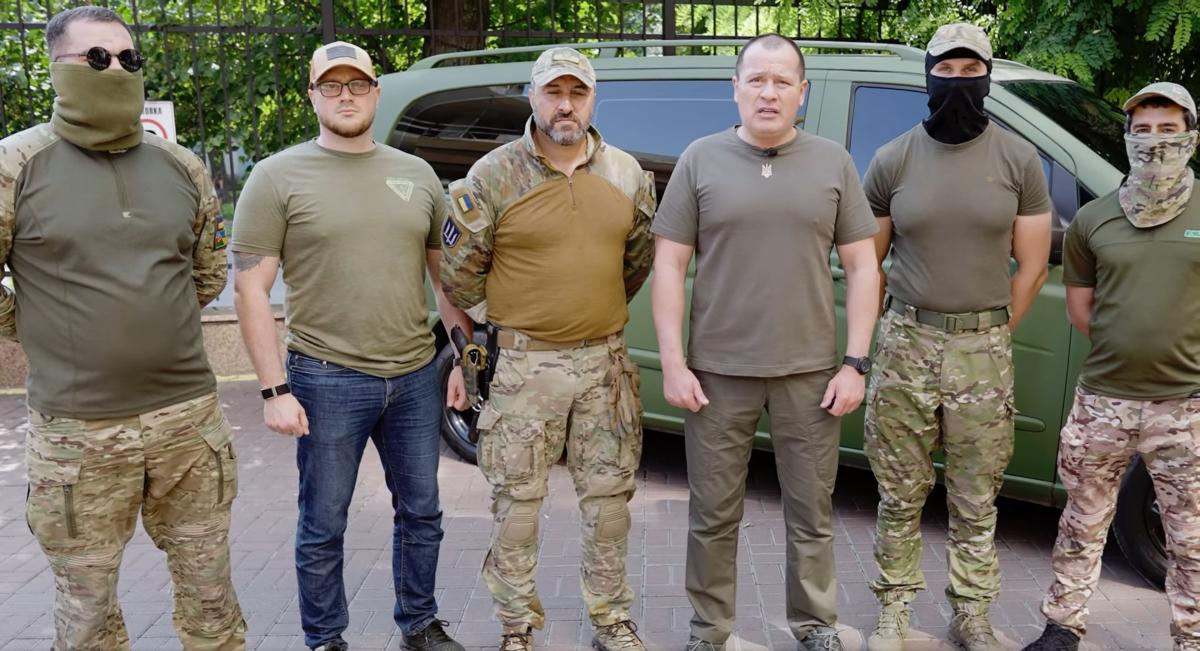 "Українська команда" передала авто підрозділу іноземного легіону ГУР МО, - Палатний