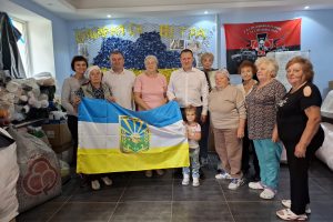 У Білогородці волонтери «Сіткарні Святого Петра» плетуть антидронові сітки та шиють одяг для військових У Білогородці волонтери «Сіткарні Святого Петра» плетуть антидронові сітки та шиють одяг для військових