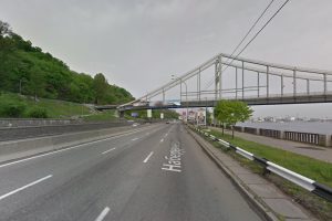 У Києві у середу, 20 серпня, частково обмежуватимуть рух транспорту Набережним шосе (схема) У Києві у середу, 20 серпня, частково обмежуватимуть рух транспорту Набережним шосе (схема)