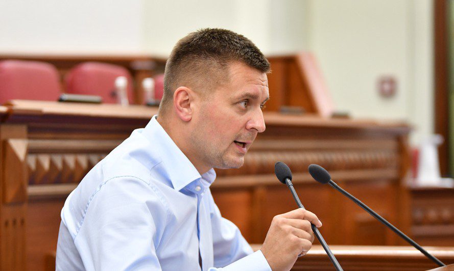 Очільник столичного департаменту ЖКІ задекларував 1 млн гривень зарплати та майже чверть млн доларів сімейних заощаджень