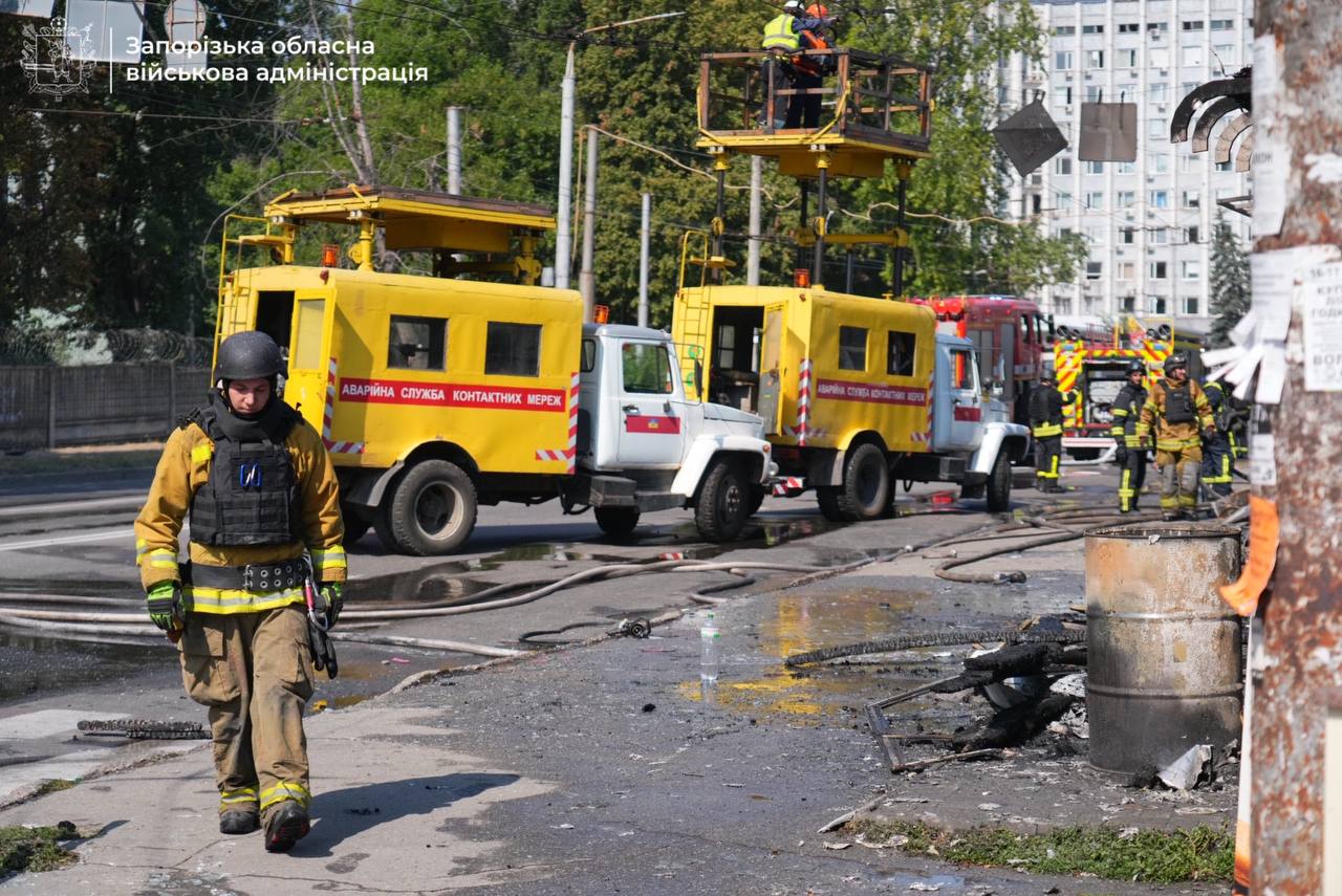 Три людини загинули, біля двох десятків поранено внаслідок ракетного удару по Запоріжжю Три людини загинули, біля двох десятків поранено внаслідок ракетного удару по Запоріжжю