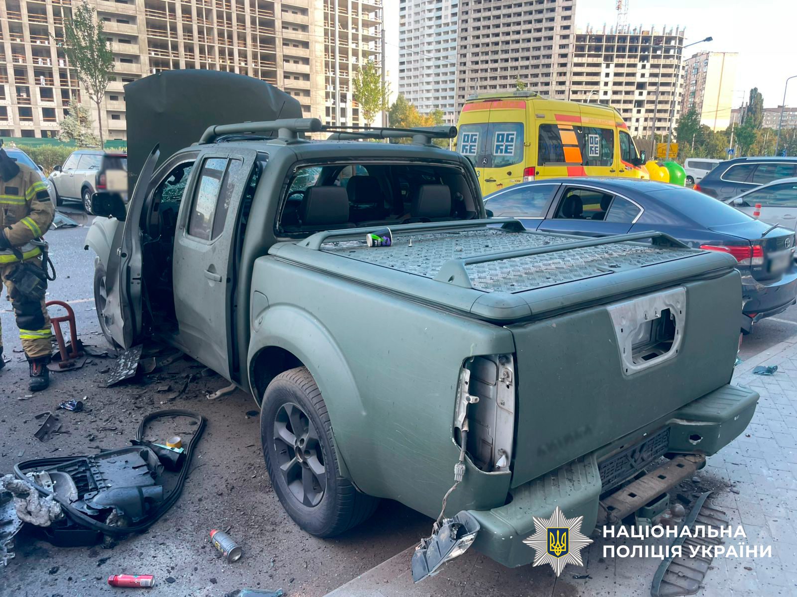 Поліція зʼясовує обставини вибуху авто у Подільському районі (фото)