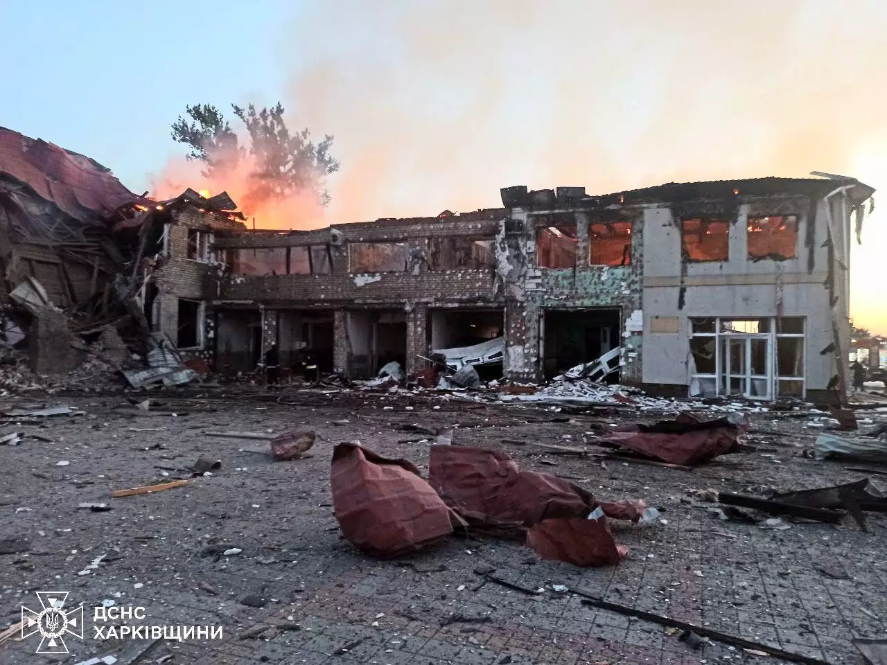Харківщина: у Лозовій внаслідок масованої атаки дронами загинула людина, 10 госпіталізовано