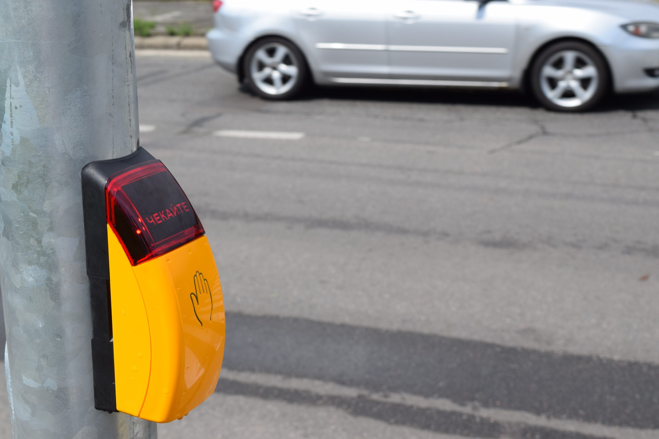 У Голосієві встановлюють світлофорний об’єкт з безбар’єрним доступом