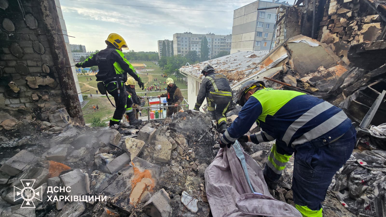 У Харкові через удар рф по багатоповерхівці загинуло 4 людей, серед яких 1,5-річна дівчинка