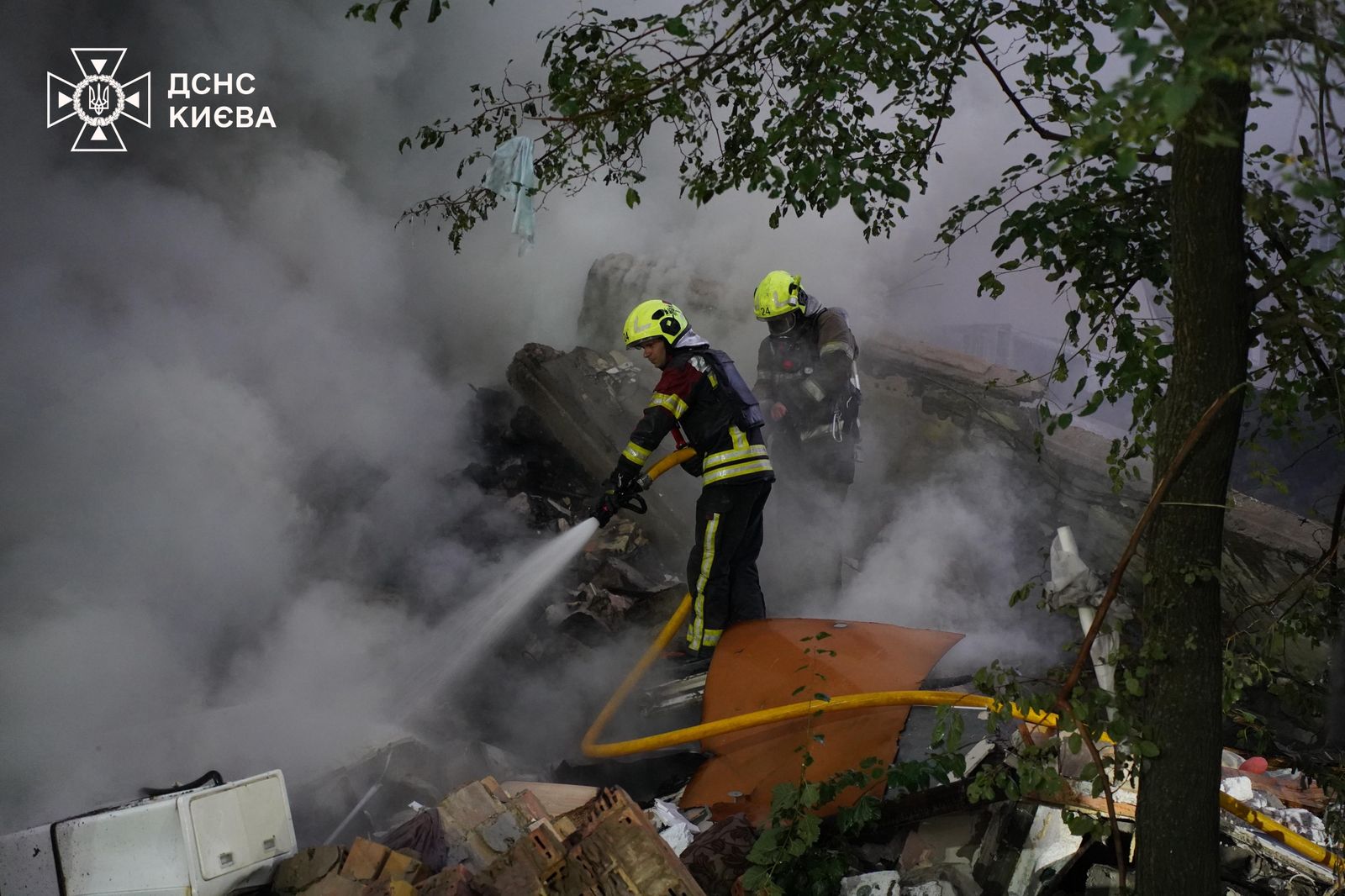 Кількість загиблих через атаку рф на Київ збільшилась до 8 (фото, відео)