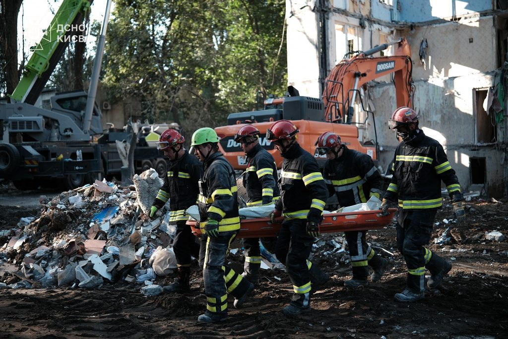 Атака росії у ніч на 31 липня вбила у Києві 28 людей, серед них три дитини Атака росії у ніч на 31 липня вбила у Києві 28 людей, серед них три дитини
