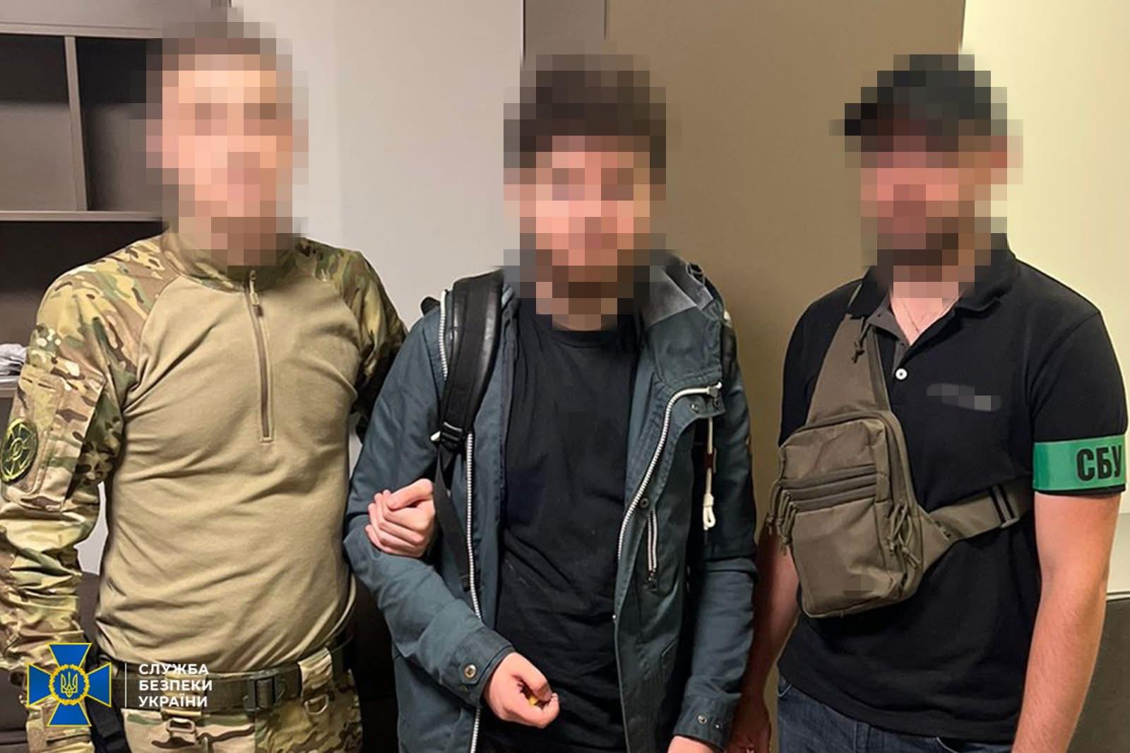 Шпигун і коригувальник: СБУ затримала киянина, що згодився заради легкого заробітку стати агентом фсб