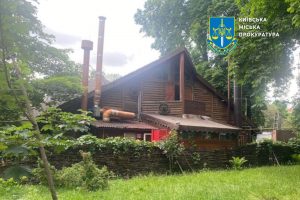 Прокуратура вимагає знести ресторан в парку імені Шевченка в Києві Прокуратура вимагає знести ресторан в парку імені Шевченка в Києві
