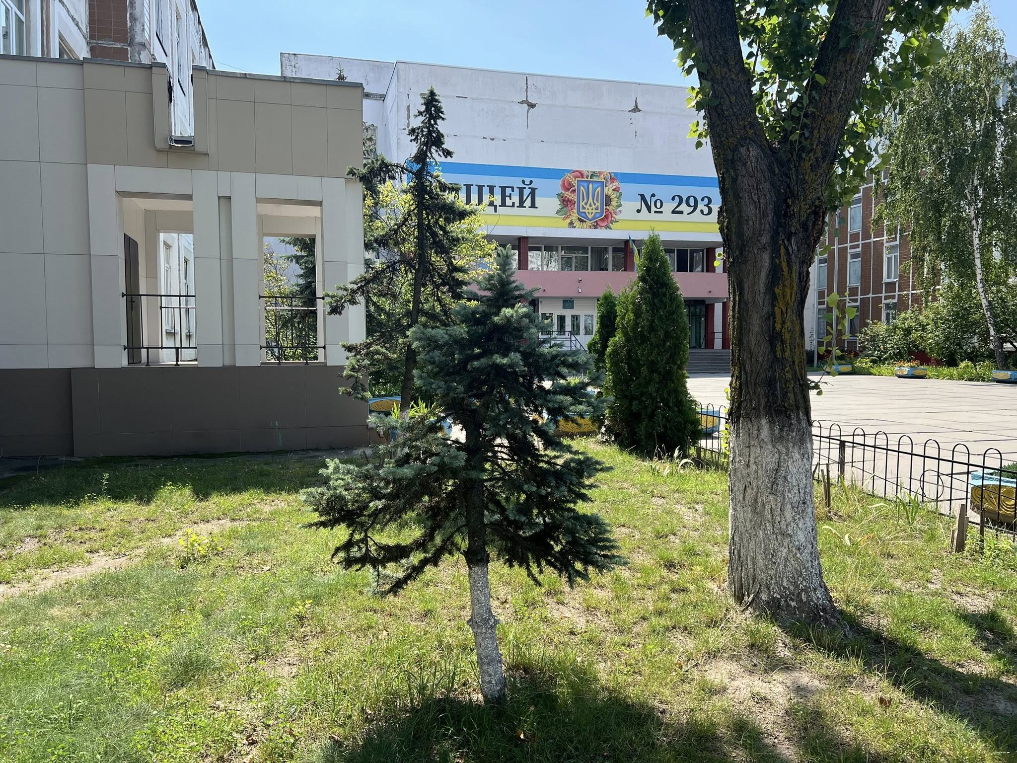 Ліцей на столичній Троєщині майже за 3 млн гривень збирається замінити вікна у своїй будівлі (адреса)