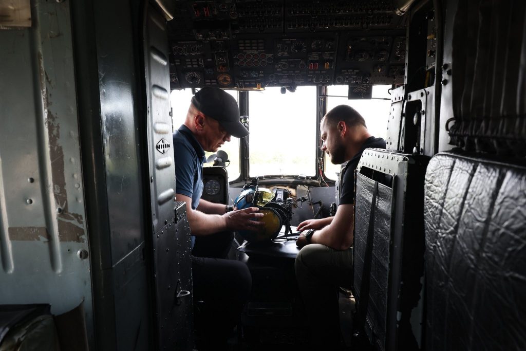 Микола Калашник: “Робимо все можливе, аби наші пілоти мали найкращу техніку для боротьби з ворогом” Микола Калашник: “Робимо все можливе, аби наші пілоти мали найкращу техніку для боротьби з ворогом”