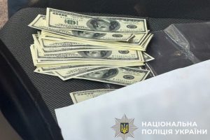 Поліція Київщини затримала депутата Обухівської міськради на підозрі у хабарництві Поліція Київщини затримала депутата Обухівської міськради на підозрі у хабарництві