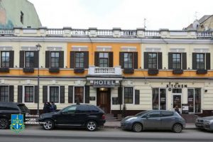 Прокуратура вимагає укласти охоронний договір на пам’ятку архітектури місцевого значення — Житловий будинок з крамницями Прокуратура вимагає укласти охоронний договір на пам’ятку архітектури місцевого значення — Житловий будинок з крамницями