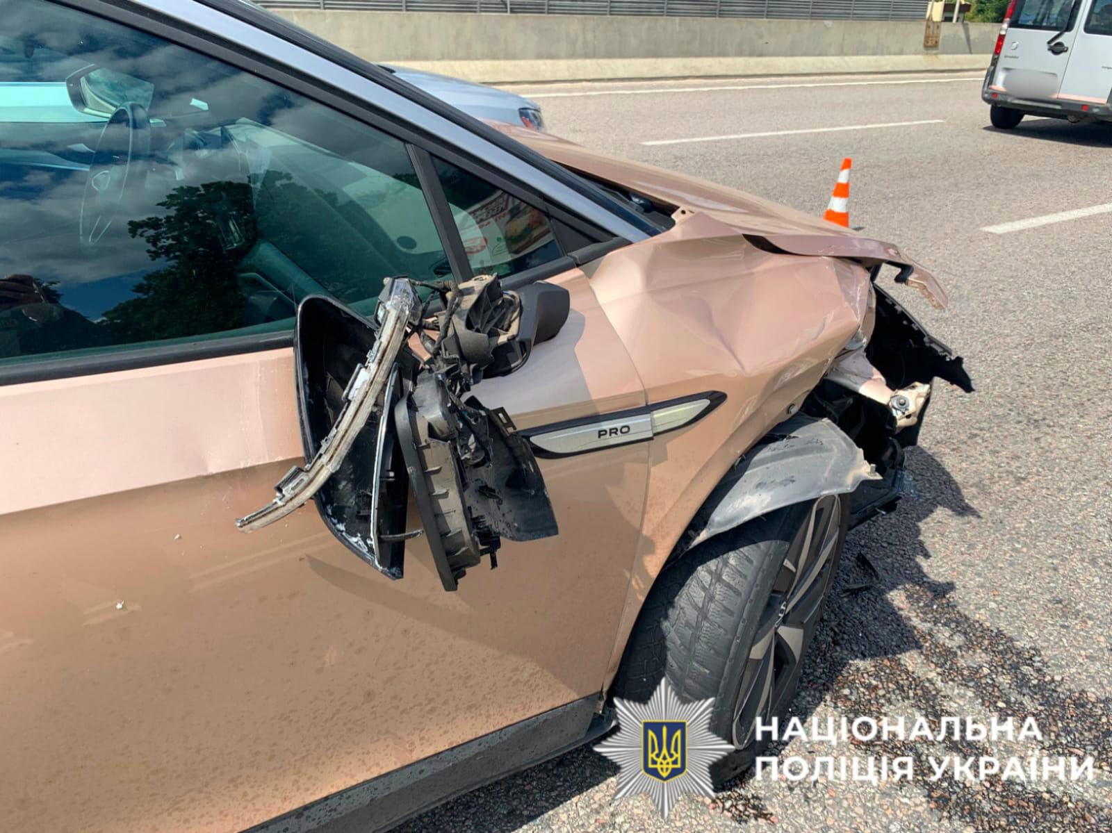 На трасі Київ-Одеса автомобіль в'їхав у електроскутер, його водій загинув ФОТО