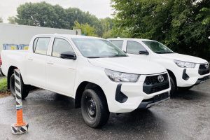 Бровари передали два авто українським військовим Бровари передали два авто українським військовим