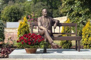 На вишгородській набережній відкрили скульптуру видатного гідроенергетика Семена Поташника На вишгородській набережній відкрили скульптуру видатного гідроенергетика Семена Поташника