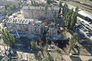 Удар рф по Києву вбив вже 19 мирних мешканці, під завалами можуть бути люди Удар рф по Києву вбив вже 19 мирних мешканці, під завалами можуть бути люди