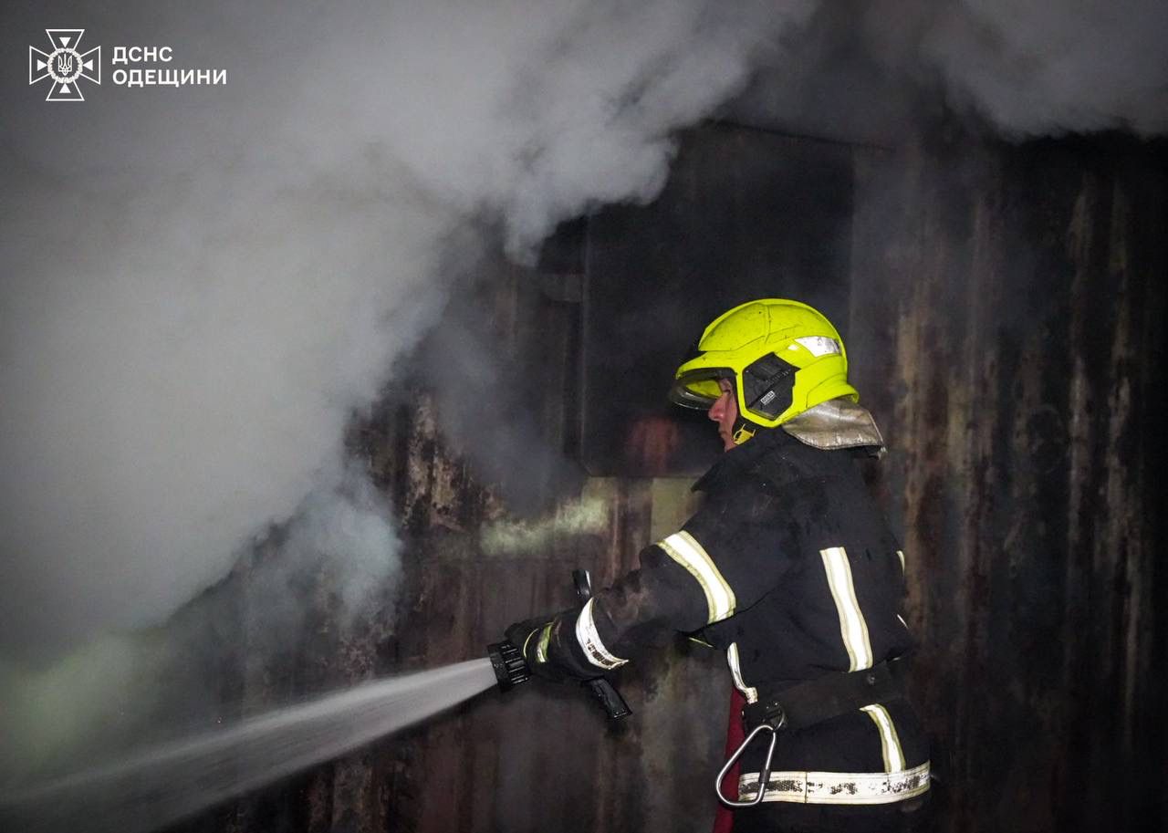 На Одещині ворожі БпЛА атакували енергетичні обʼєкти, без світла 29 тисяч абонентів На Одещині ворожі БпЛА атакували енергетичні обʼєкти, без світла 29 тисяч абонентів