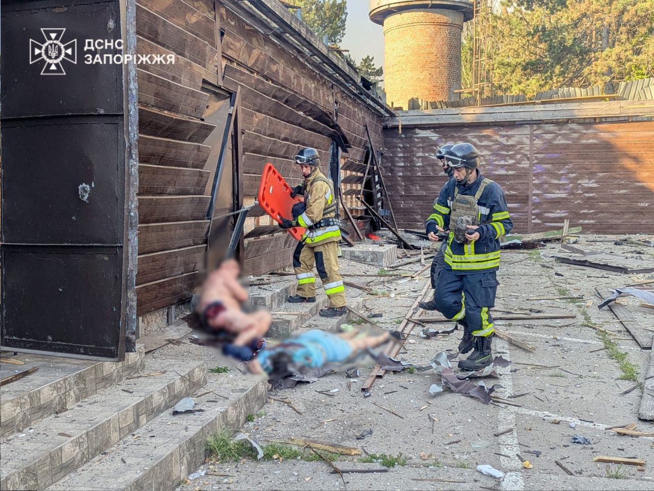 На Запоріжжі внаслідок російських ударів по базі відпочинку загинули 2 людей, ще 12 травмовані (фото)