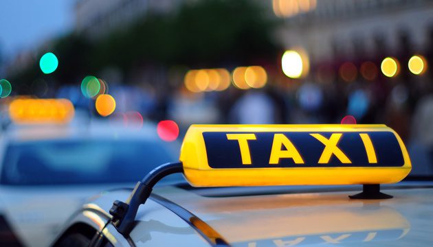 Начальник КМВА Тимур Ткаченко відповів на звернення сервісів таксі черговою обіцянкою