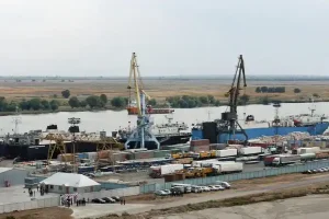 Сили оборони уразили в російському порту судно з комплектуючими до “шахедів” та боєприпасами Сили оборони уразили в російському порту судно з комплектуючими до "шахедів" та боєприпасами