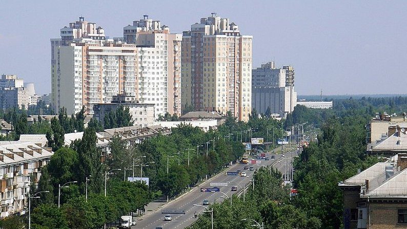 У Києві з понеділка, 18 серпня, обмежуватимуть рух двома проспектами (схеми)