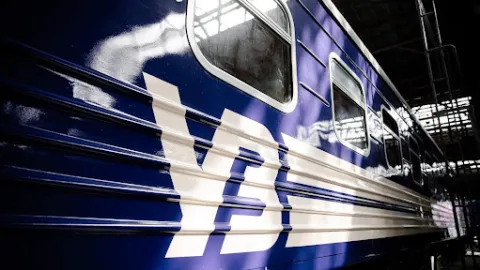 Через нічний ворожій обстріл затримується низка поїздів “Укрзалізниці”