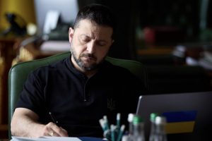 Зеленський ввів у дію санкції проти "Росатому" і енергетичних компаній рф