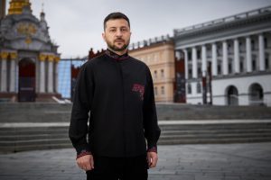 “Ми будуємо Україну, у якої буде достатня сила й міць, аби жити в безпеці та мирі”, – Президент у День Незалежності (відео) “Ми будуємо Україну, у якої буде достатня сила й міць, аби жити в безпеці та мирі”, - Президент у День Незалежності (відео)