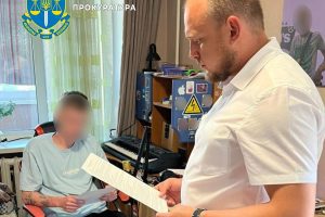 У Києві викрили шахрая, який під виглядом керівників ОВА зібрав на “допомогу ЗСУ” понад 600 тисяч гривень У Києві викрили шахрая, який під виглядом керівників ОВА зібрав на “допомогу ЗСУ” понад 600 тисяч гривень