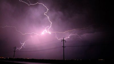 Завтра, 22 серпня, Київ та область накриють грози та шквали вітру
