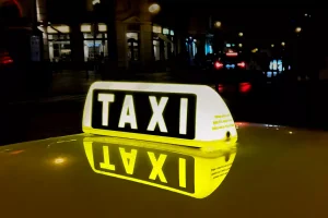 КМВА й КМДА посварилися через таксі в комендантську годину КМВА й КМДА посварилися через таксі в комендантську годину