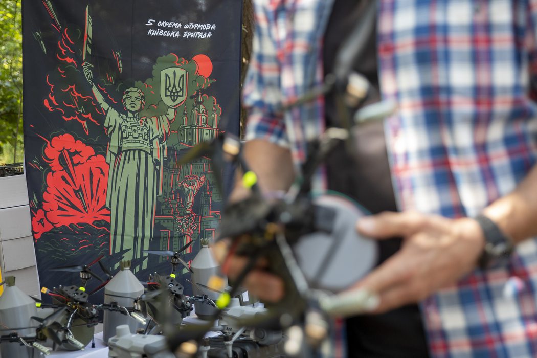 Громада Києва передала ще 900 дронів для 5 ОШБр ЗСУ