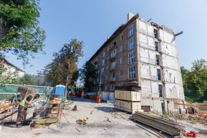 Завершити відновлення пошкодженої ракетою багатоповерхівки в Шевченківському районі планують у ІІ кварталі наступного року (фото) Завершити відновлення пошкодженої ракетою багатоповерхівки в Шевченківському районі планують у ІІ кварталі наступного року (фото)