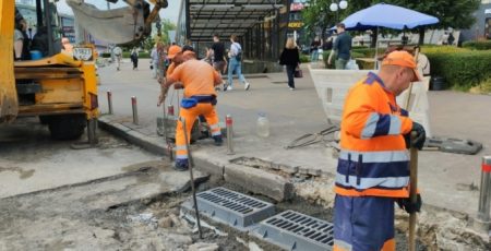 У Києві з початку року очистили майже 19 тисяч зливоприймачів