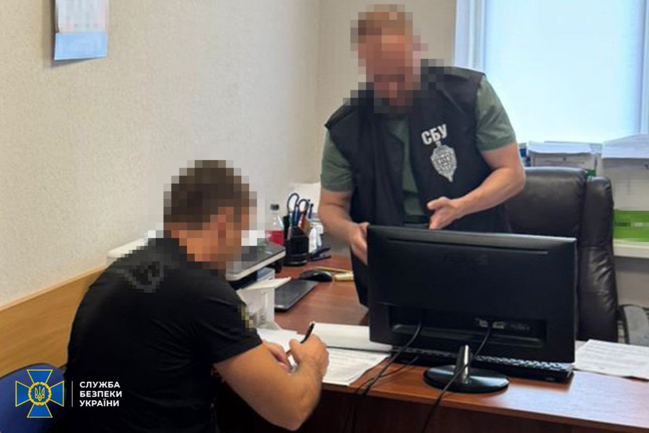 СБУ викрила ексчиновника Міноборони у розтраті понад 1 млрд гривень на закупівлі харчування для ЗСУ СБУ викрила ексчиновника Міноборони у розтраті понад 1 млрд гривень на закупівлі харчування для ЗСУ